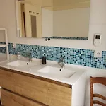 Дом отдыха Maison 3 Chambres, 150 M De La Plage, 4/6 Pers, Wi-fi, Terrasse, Parking, Proche Commerces, Sur - Fr-1-194-370 *