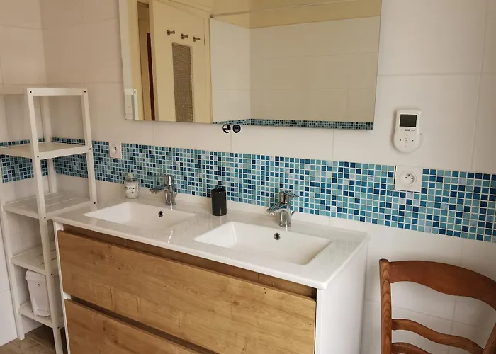 Ferienhaus Maison 3 Chambres, 150 M De La Plage, 4/6 Pers, Wi-fi, Terrasse, Parking, Proche Commerces, Sur - Fr-1-194-370 *